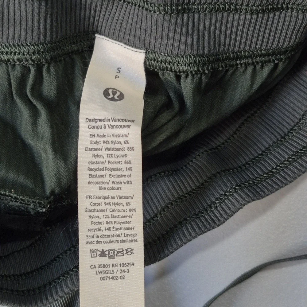Lululemon Pants Womens Small Legacy Green Dance Studio Cargo Mid-Rise Relaxed